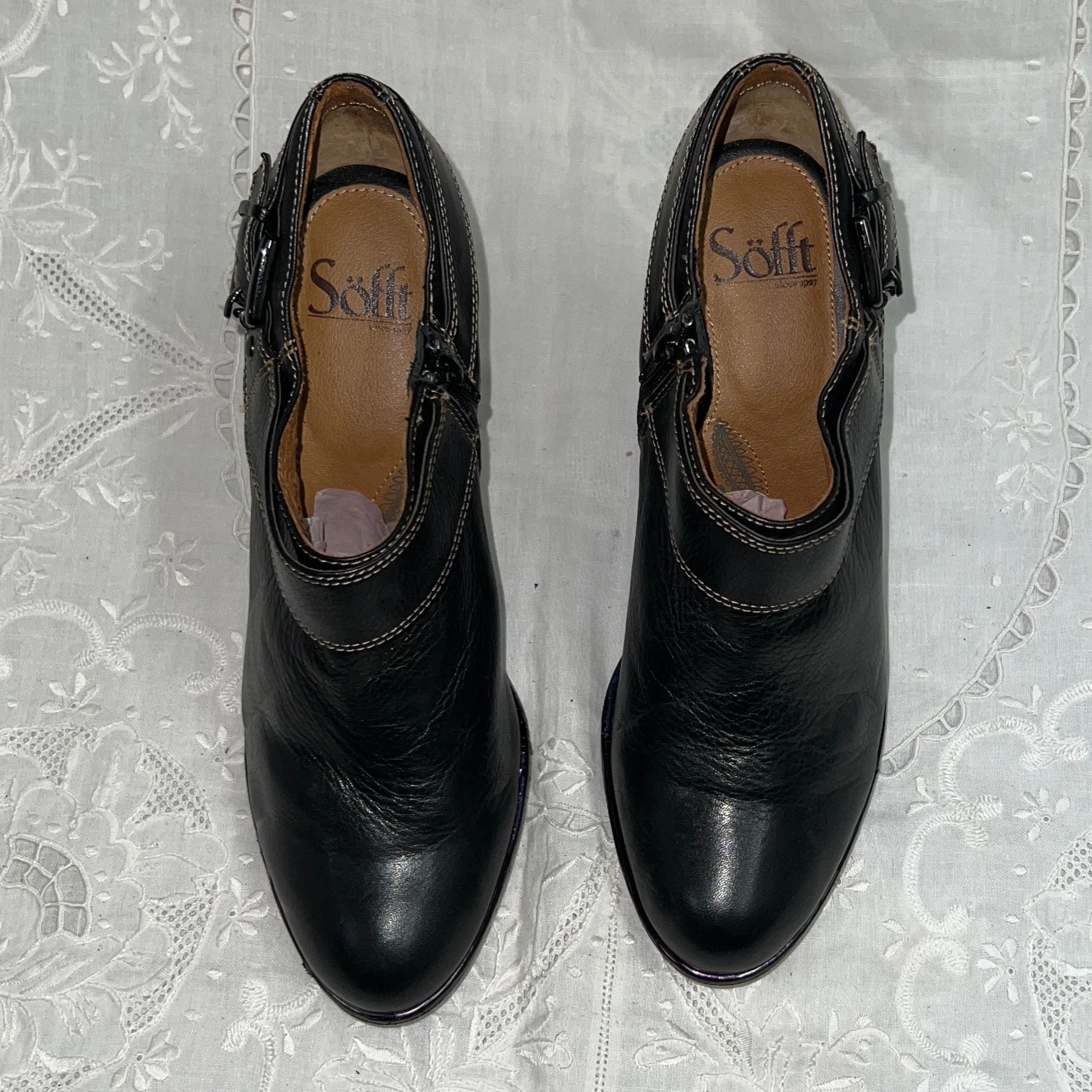 Sofft-Women’s •Wila• Shootie -Black Leather 9M