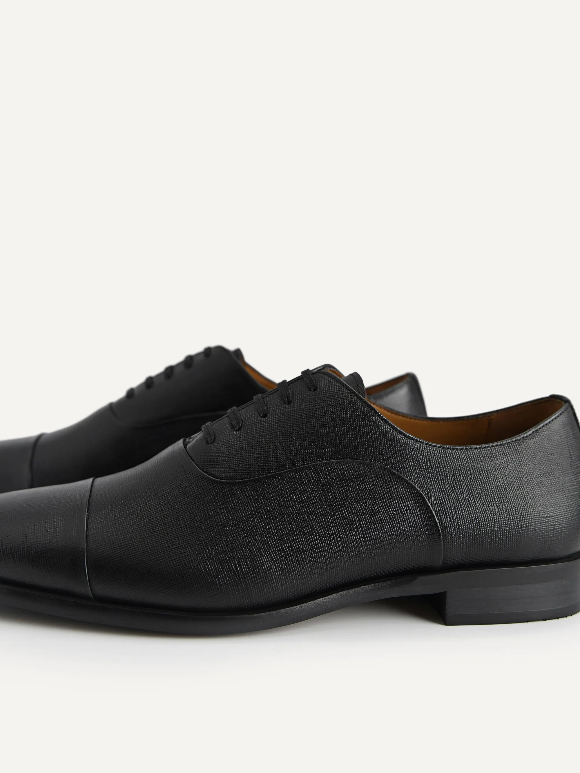 Textured Leather Oxford Shoes